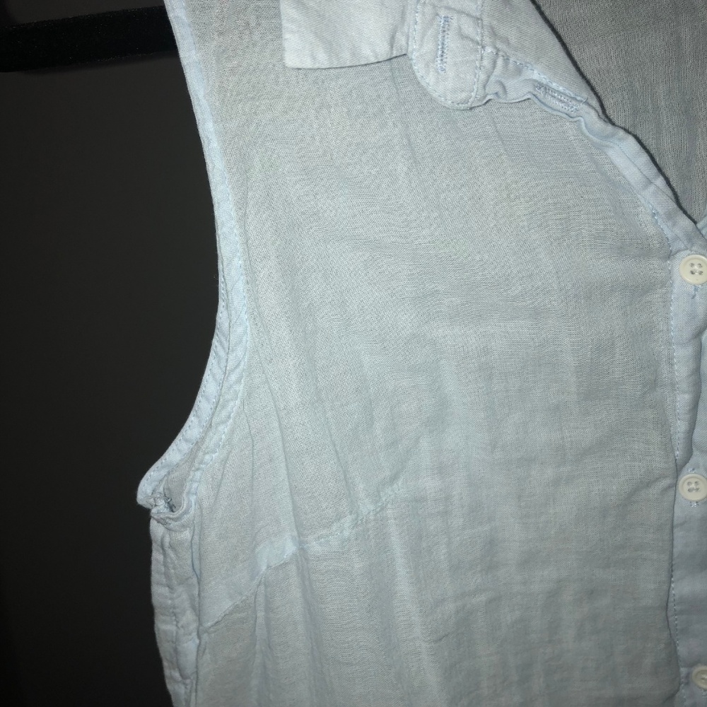SLEEVELESS LINEN BUTTON UP - Picture 2 of 3